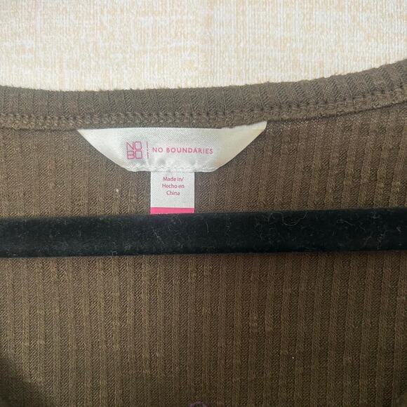 Green cropped button up top - Picture 4 of 5